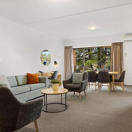 Oxley Court Serviced Apartments Канбера Екстериор снимка