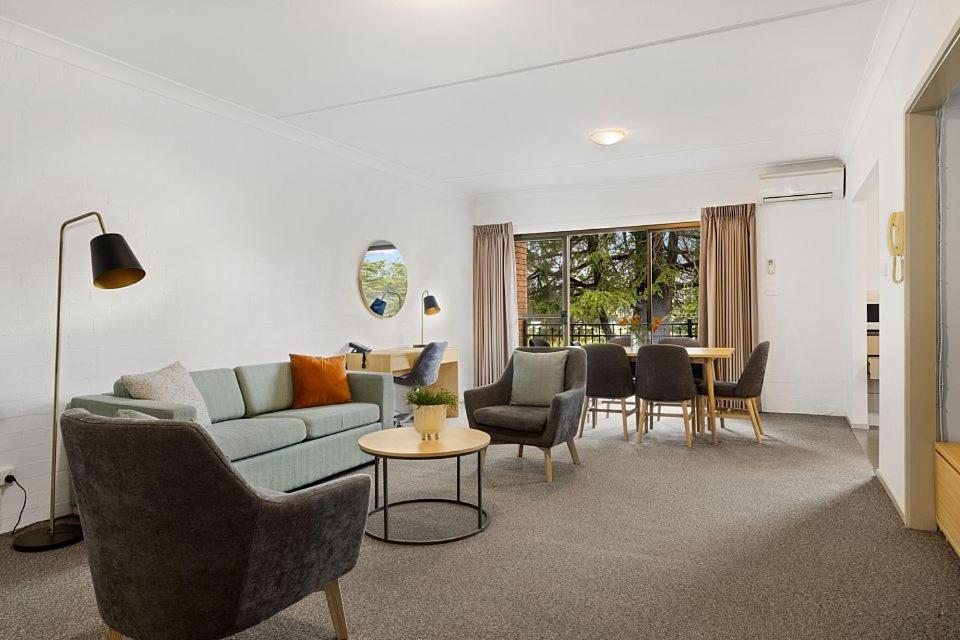 Oxley Court Serviced Apartments Канбера Екстериор снимка