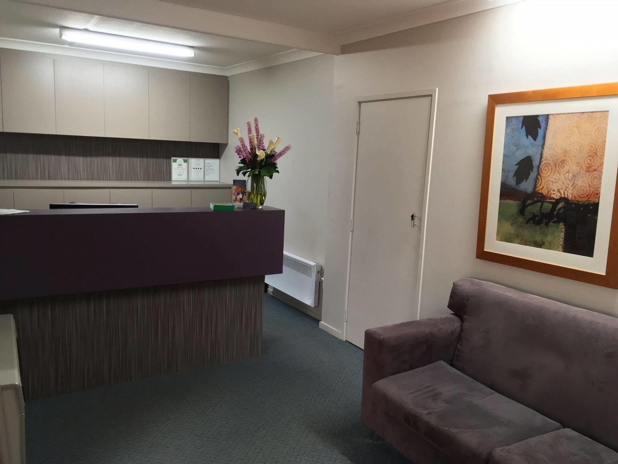 Oxley Court Serviced Apartments Канбера Екстериор снимка